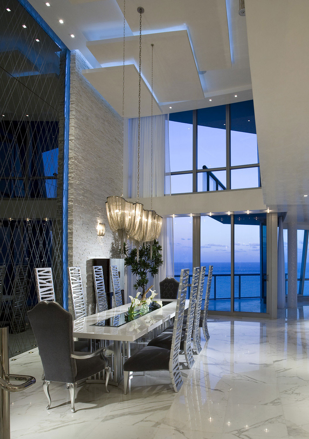 Дизайн интерьера двухэтажной квартиры Jade Ocean
